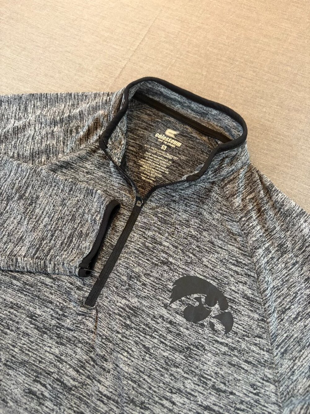 Colosseum Iowa Hawkeyes Men's Gray 1/4 Zip Pullover Size Small
